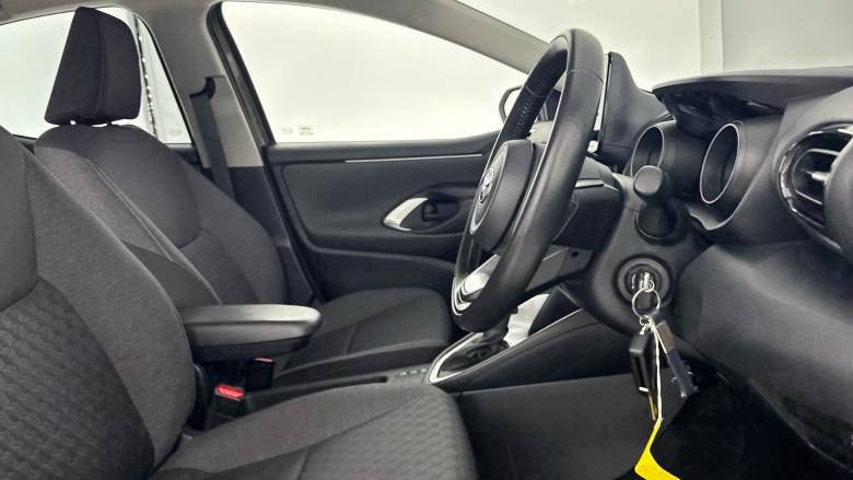 Toyota Yaris 1.5 Hybrid Design 5dr CVT Hybrid Hatchback